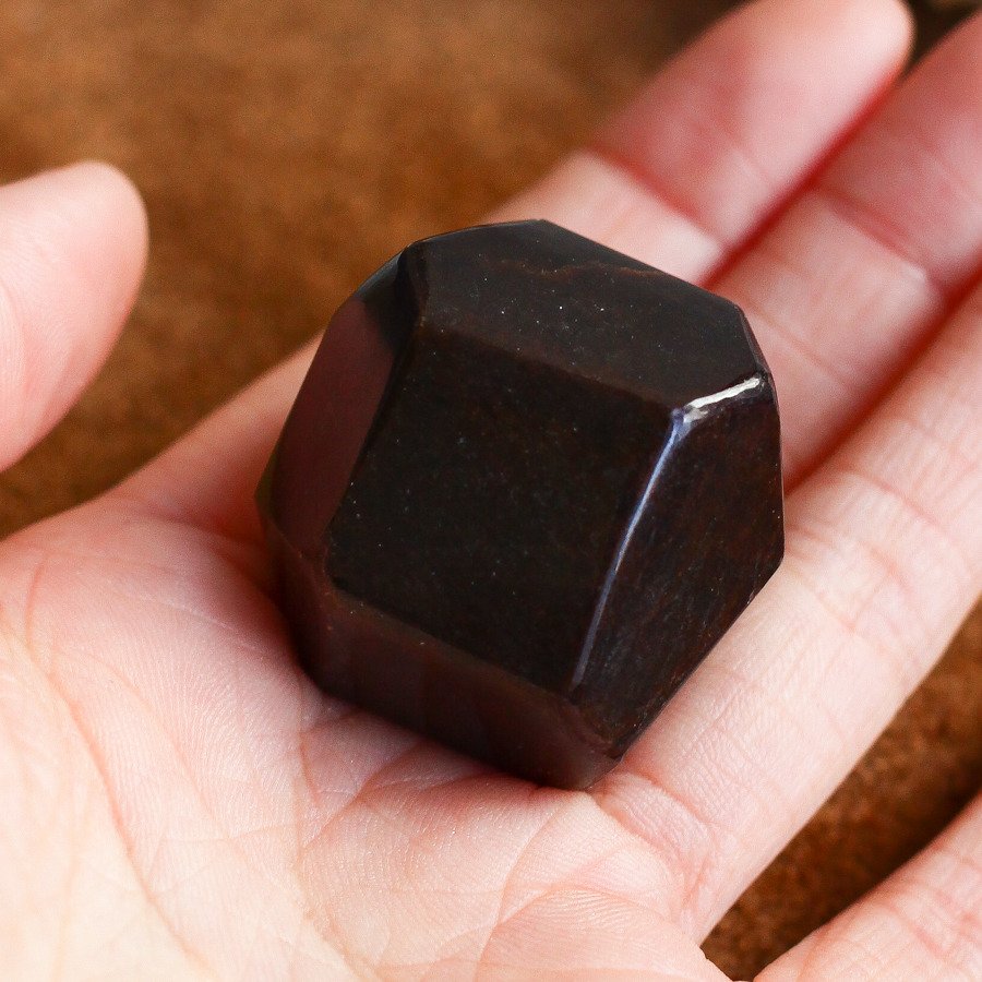 Гранат альмандин ограненный [62г]