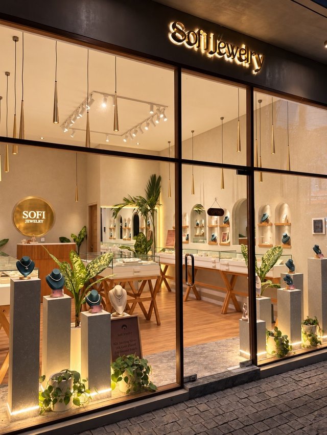 Sofi Jewelry storefront and jewelry displays in Bali