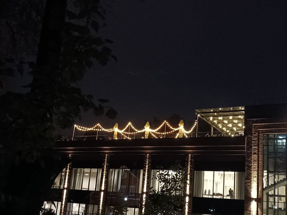 Аренда уличных гирлянд для площадки Palmira Garden